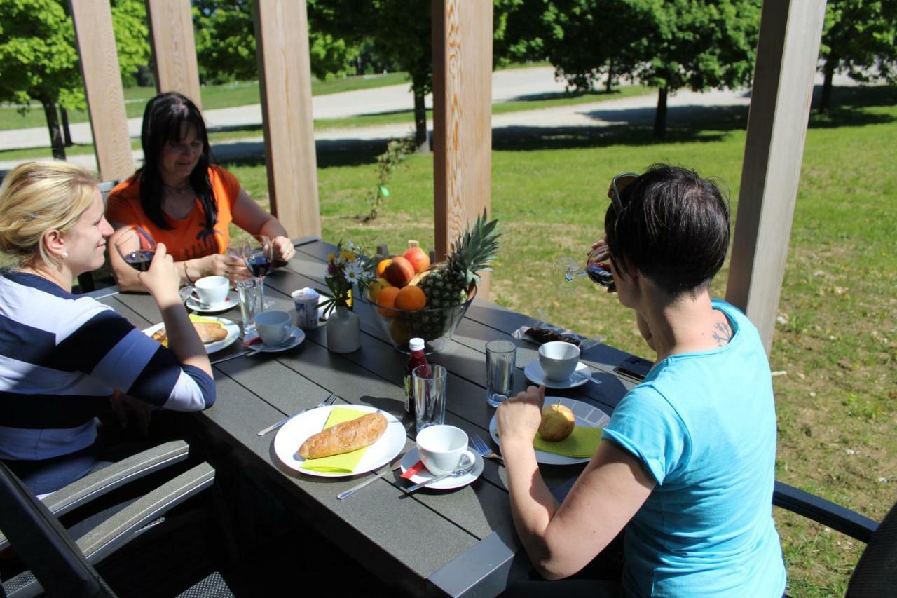 Chaletpark Petzen Hotell Feistritz ob Bleiburg Eksteriør bilde